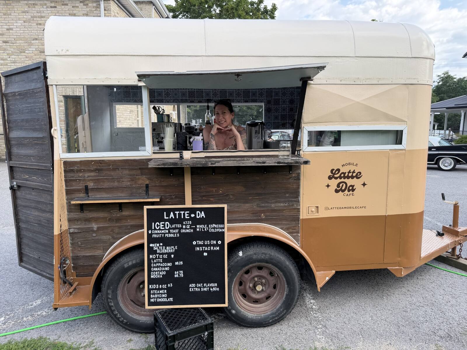 Latte Da Mobile Cafe coffee truck at the market