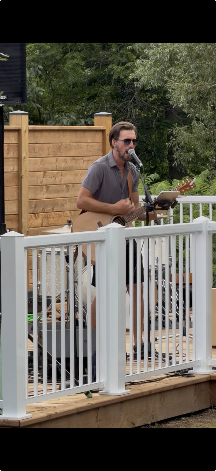 Garret Graham performing